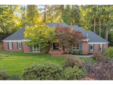 1300 Tyndall Ct, Lake Oswego, OR 97034