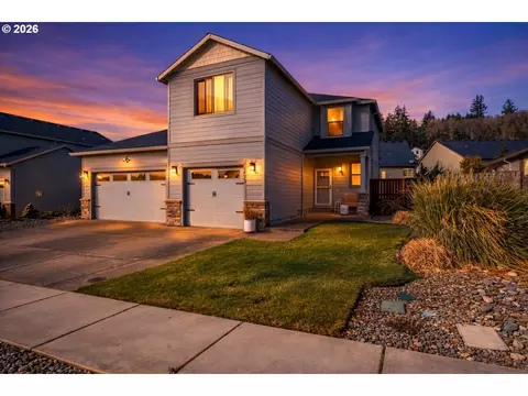 1473 Meadow Ave, Silverton, OR 97381
