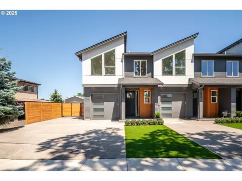 609 E Heintz St, Molalla, OR 97038