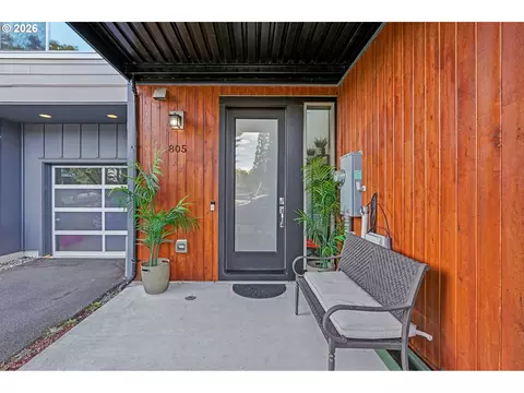 Exterior - 805 NW Victoria Ave, Gresham, OR 97030 photo 1 of 3