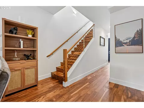 Entry Way - 805 NW Victoria Ave, Gresham, OR 97030 photo 2 of 2