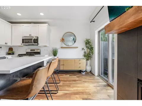 Kitchen - 805 NW Victoria Ave, Gresham, OR 97030 photo 1 of 6