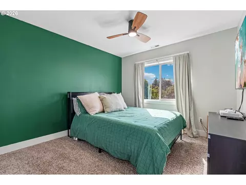 Bedroom - 805 NW Victoria Ave, Gresham, OR 97030 photo 3 of 7