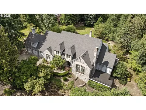 2812 Beacon Hill Dr, West Linn, OR 97068