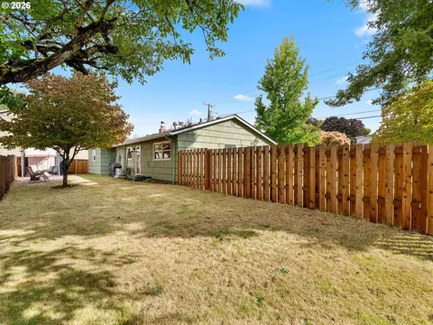 Exterior - 22015 SE Ash St, Gresham, OR 97030 photo 5 of 6