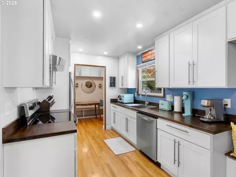 Kitchen - 22015 SE Ash St, Gresham, OR 97030 photo 1 of 1