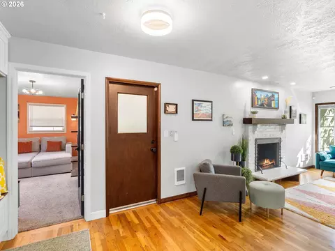 Entry Way - 22015 SE Ash St, Gresham, OR 97030 photo 1 of 2
