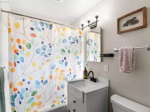 Bath - 22015 SE Ash St, Gresham, OR 97030 photo 1 of 1