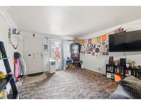 Living - 5104 E St, Springfield, OR 97478 photo 1 of 4