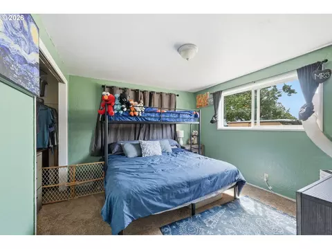 Bedroom - 5104 E St, Springfield, OR 97478 photo 6 of 7