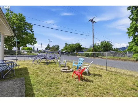 Exterior - 5104 E St, Springfield, OR 97478 photo 17 of 17