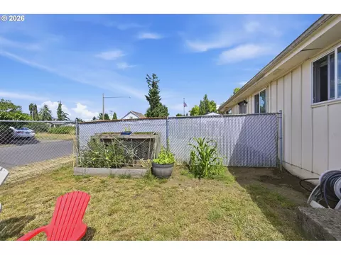 Exterior - 5104 E St, Springfield, OR 97478 photo 16 of 17