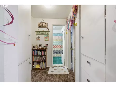 Entry Way - 5104 E St, Springfield, OR 97478 photo 1 of 1