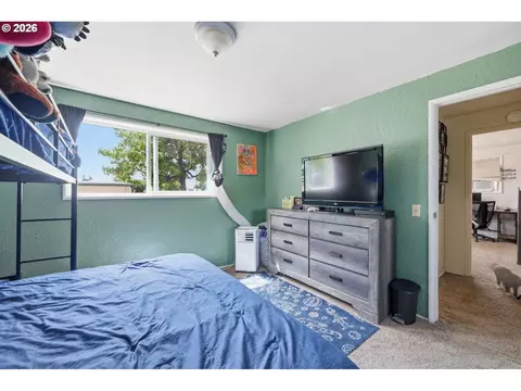 Bedroom - 5104 E St, Springfield, OR 97478 photo 5 of 7