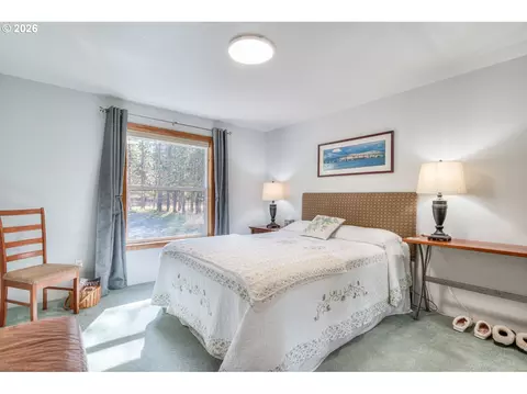Bedroom - 55471 Richard Way, Bend, OR 97707 photo 1 of 4