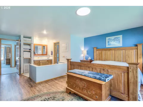Bedroom - 55471 Richard Way, Bend, OR 97707 photo 4 of 4