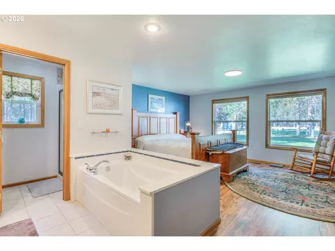 Bedroom - 55471 Richard Way, Bend, OR 97707 photo 3 of 4