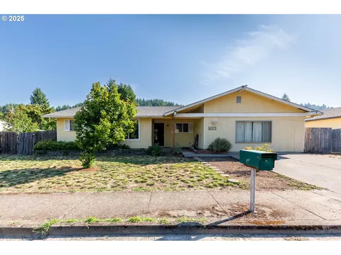 47711 Commercial St, Oakridge, OR 97463