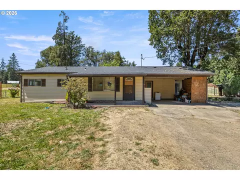 21138 N Umpqua Hwy, Idleyld Park, OR 97447