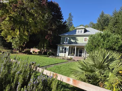 63674 Daniels Creek Rd, Coos Bay, OR 97420