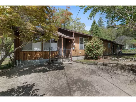 1103 Fourth Ave, Gold Hill, OR 97525