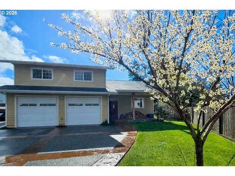 1006 Ruth Ln, Brookings, OR 97415