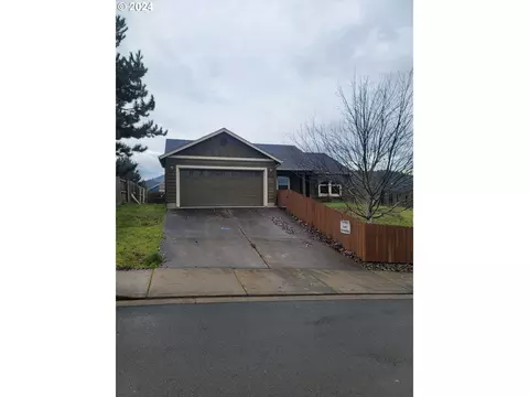 956 Rolling Hills Rd, Roseburg, OR 97471