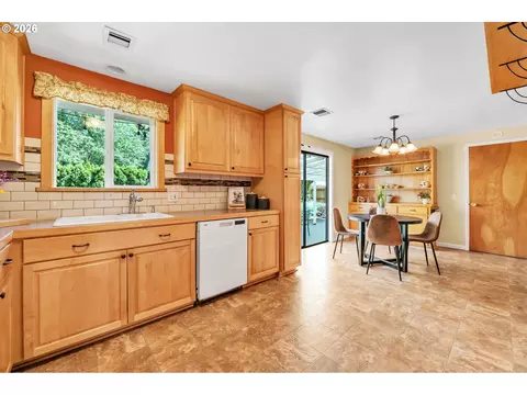 Kitchen - 1385 Beebe Ln, Eugene, OR 97404 photo 2 of 4