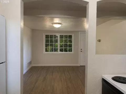Living - 1385 Beebe Ln, Eugene, OR 97404 photo 4 of 5