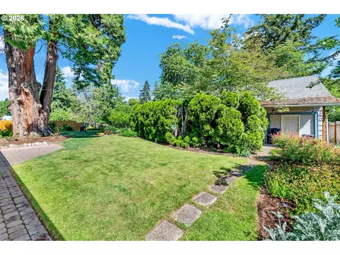 Exterior - 1385 Beebe Ln, Eugene, OR 97404 photo 6 of 14