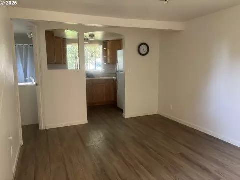 Living - 1385 Beebe Ln, Eugene, OR 97404 photo 5 of 5