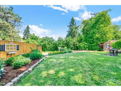 Exterior - 1385 Beebe Ln, Eugene, OR 97404 photo 10 of 14