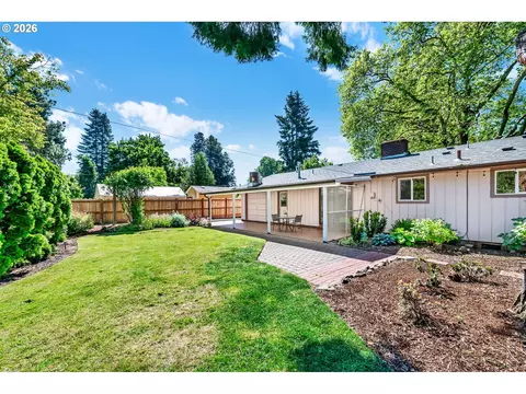 Exterior - 1385 Beebe Ln, Eugene, OR 97404 photo 4 of 14