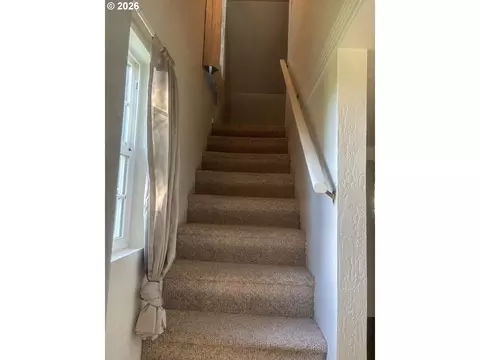 Entry Way - 1385 Beebe Ln, Eugene, OR 97404 photo 3 of 3