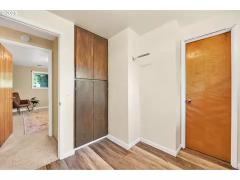Entry Way - 1385 Beebe Ln, Eugene, OR 97404 photo 2 of 3