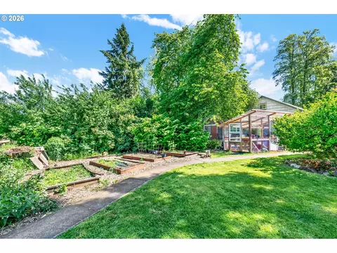 Exterior - 1385 Beebe Ln, Eugene, OR 97404 photo 11 of 14
