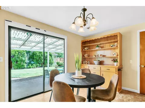 Dining - 1385 Beebe Ln, Eugene, OR 97404 photo 1 of 1