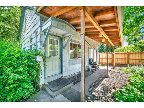 Exterior - 1385 Beebe Ln, Eugene, OR 97404 photo 12 of 14