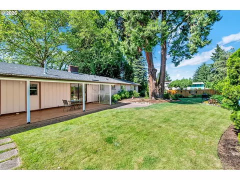 Exterior - 1385 Beebe Ln, Eugene, OR 97404 photo 7 of 14