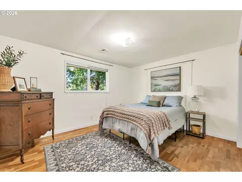 Bedroom - 1385 Beebe Ln, Eugene, OR 97404 photo 1 of 5