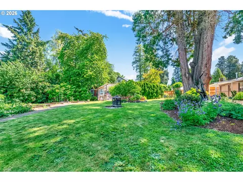 Exterior - 1385 Beebe Ln, Eugene, OR 97404 photo 9 of 14