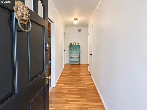 Entry Way - 2872 Suffolk Ct, Eugene, OR 97401 photo 1 of 3