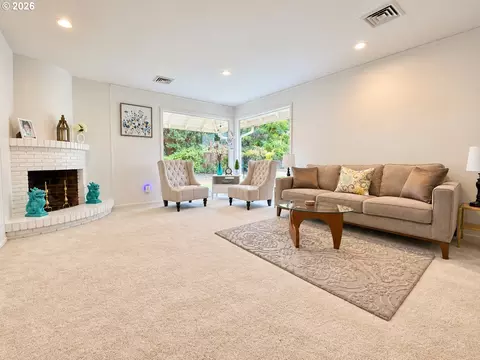Living - 2872 Suffolk Ct, Eugene, OR 97401 photo 1 of 6