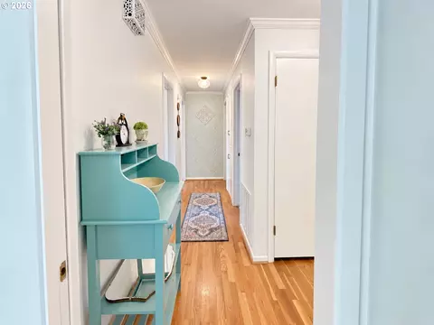 Entry Way - 2872 Suffolk Ct, Eugene, OR 97401 photo 2 of 3