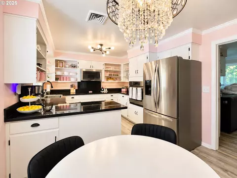 Kitchen - 2872 Suffolk Ct, Eugene, OR 97401 photo 2 of 2