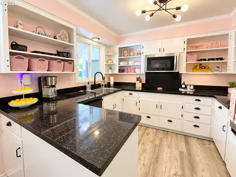 Kitchen - 2872 Suffolk Ct, Eugene, OR 97401 photo 1 of 2