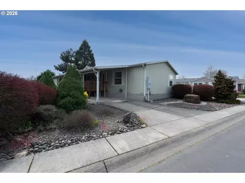 284 Trout Loop #27, Roseburg, OR 97471