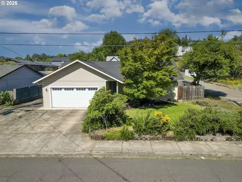 1528 NW Grove St, Roseburg, OR 97471