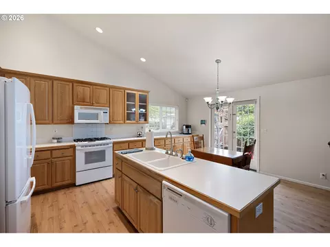 Kitchen - 3928 Hyacinth St, Eugene, OR 97404 photo 1 of 5