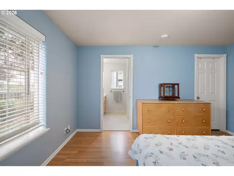 Bedroom - 3928 Hyacinth St, Eugene, OR 97404 photo 5 of 7